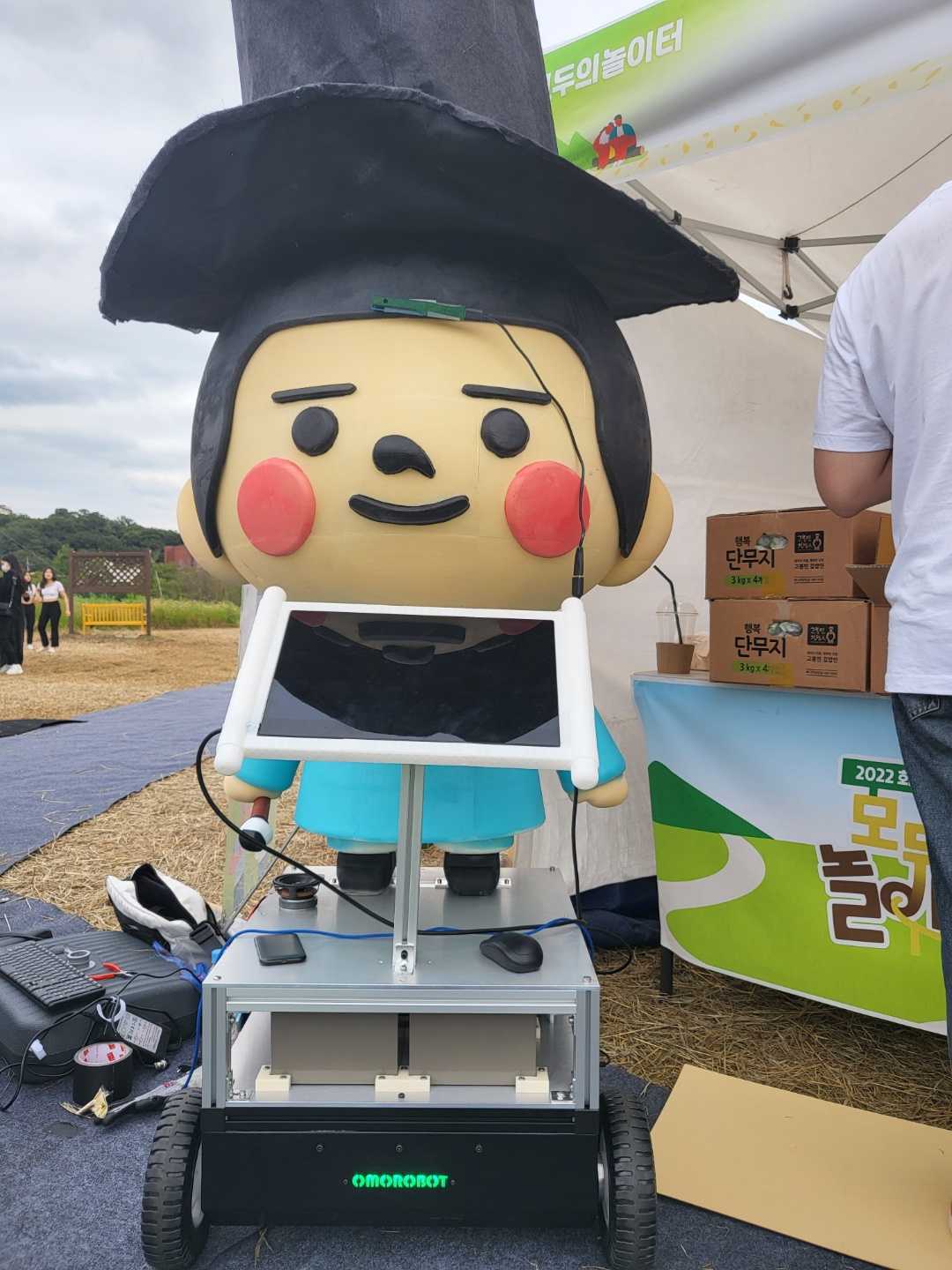Hongdo robot display setup at Ansan Everyone's Playground Festival.